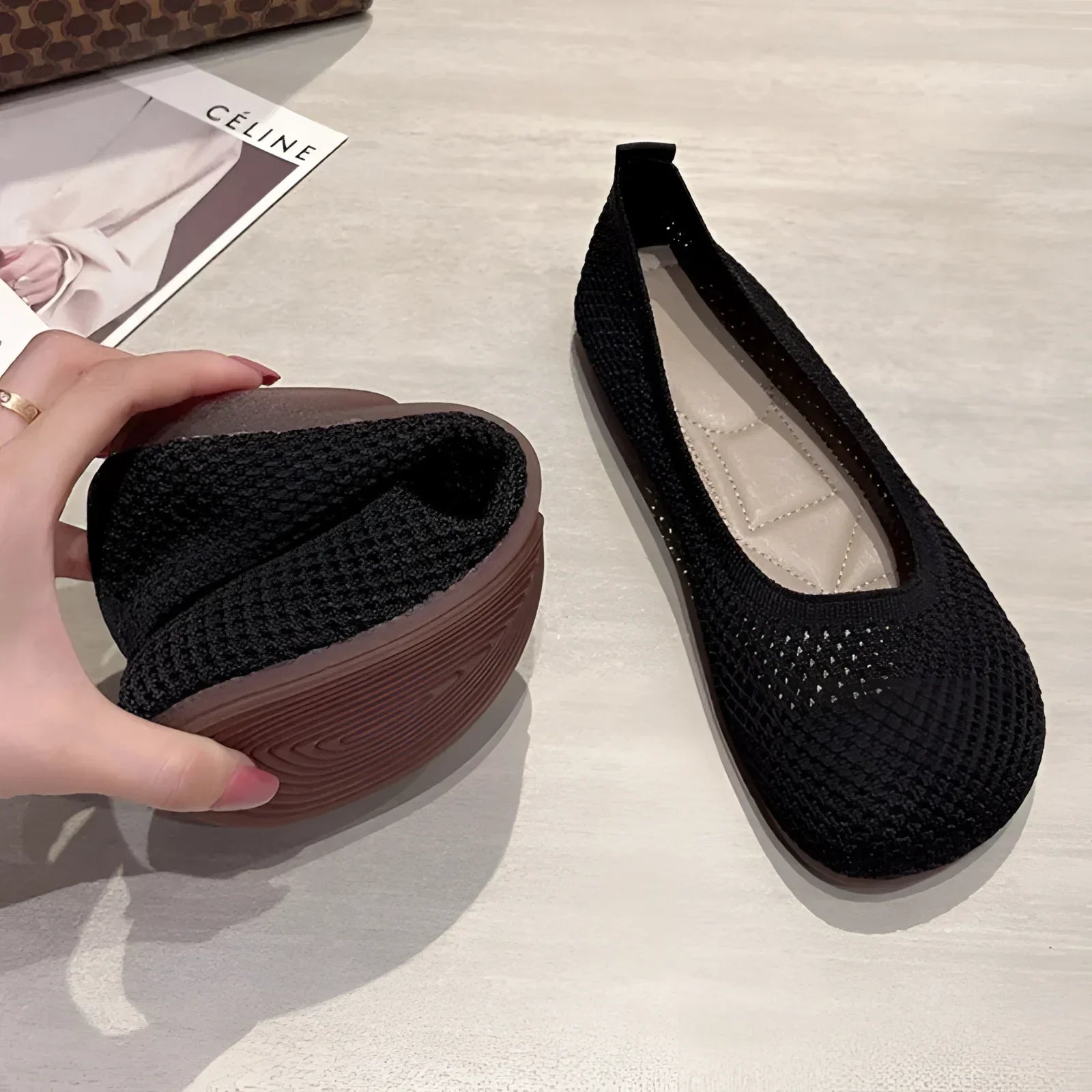 Womens Everyday Comfort Sneakers - Black / 2