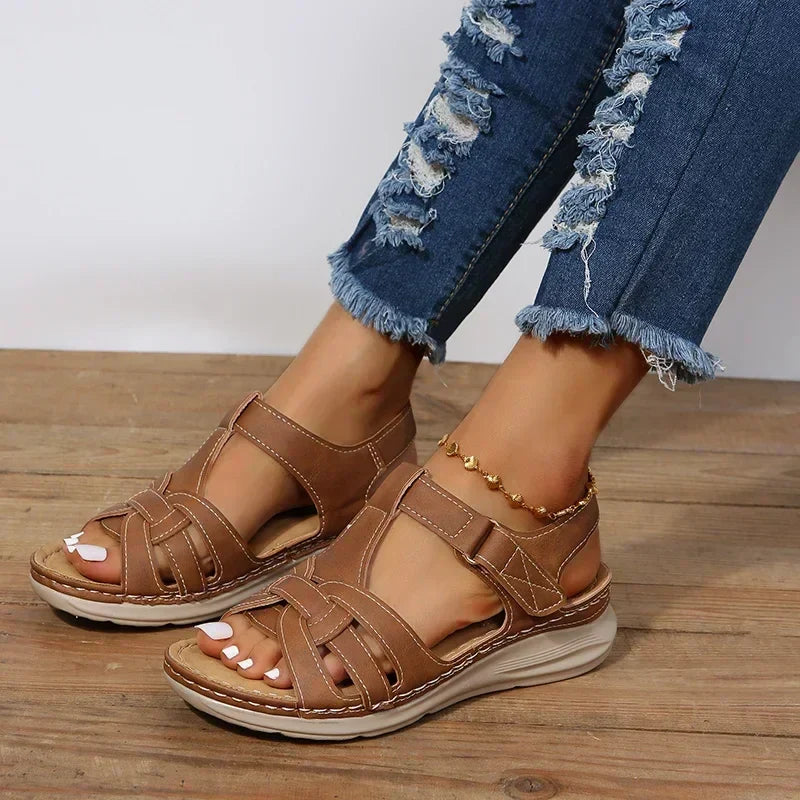Womens Flat Heel Everyday Sandals - brown / 3